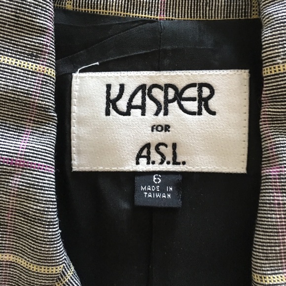 Suit - Picture 7 of 8